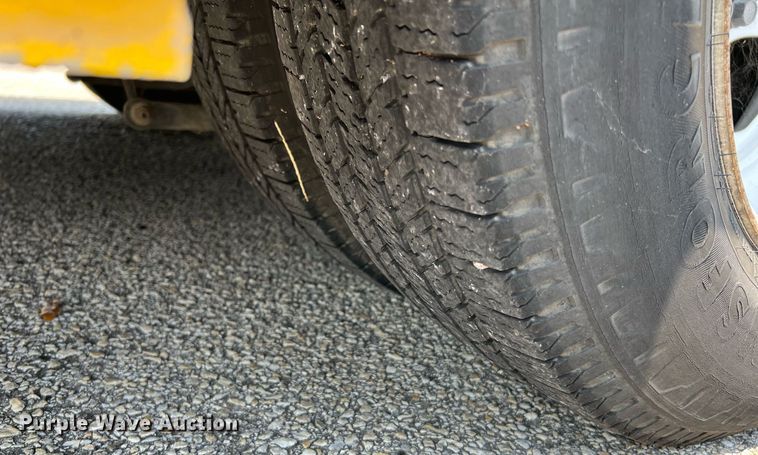 image for item LF9360 2017 Chevrolet Express G4500  shuttle bus