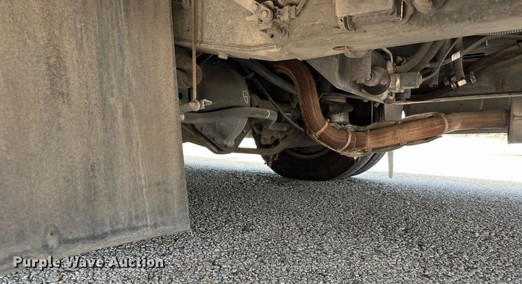 image for item LF9360 2017 Chevrolet Express G4500  shuttle bus