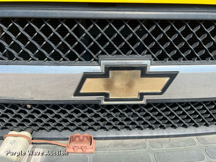 image for item LF9360 2017 Chevrolet Express G4500  shuttle bus