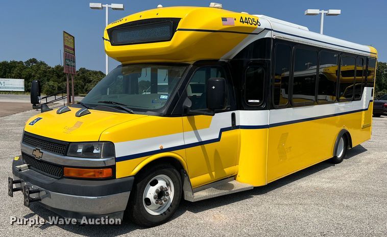 image for item LF9361 2017 Chevrolet Express G4500  shuttle bus