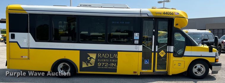 image for item LF9361 2017 Chevrolet Express G4500  shuttle bus