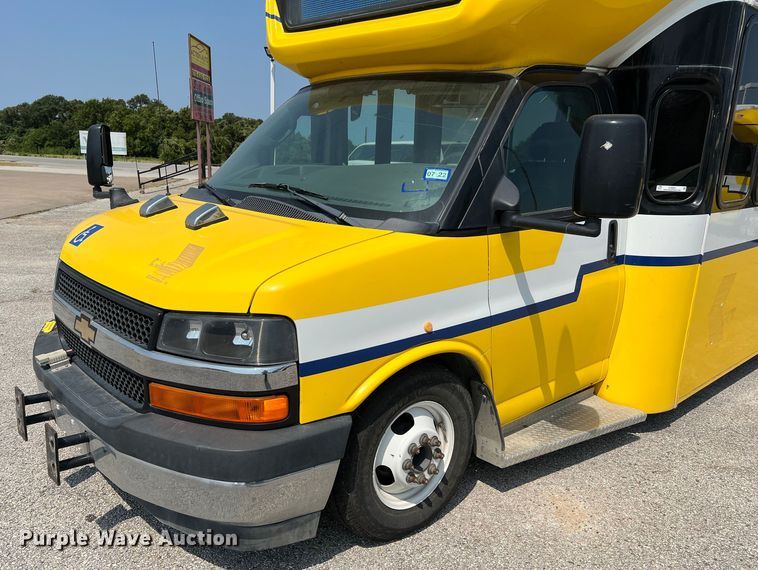 image for item LF9361 2017 Chevrolet Express G4500  shuttle bus