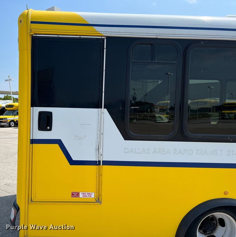 image for item LF9361 2017 Chevrolet Express G4500  shuttle bus