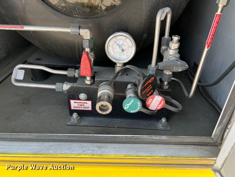 image for item LF9361 2017 Chevrolet Express G4500  shuttle bus