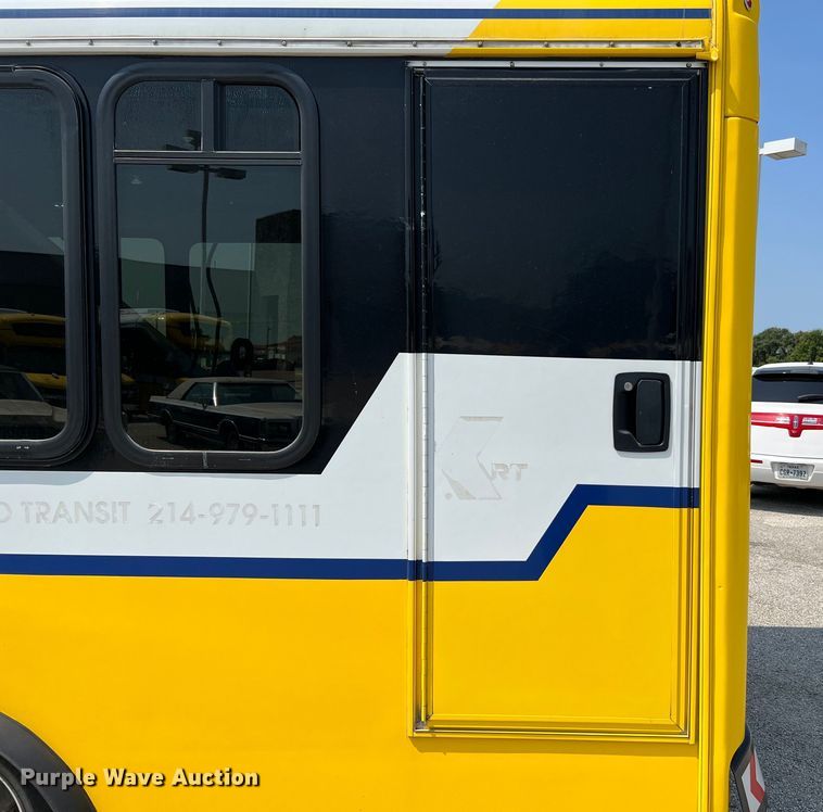 image for item LF9361 2017 Chevrolet Express G4500  shuttle bus