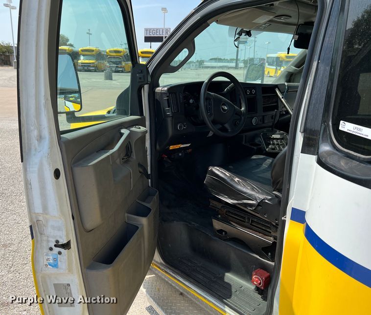 image for item LF9361 2017 Chevrolet Express G4500  shuttle bus