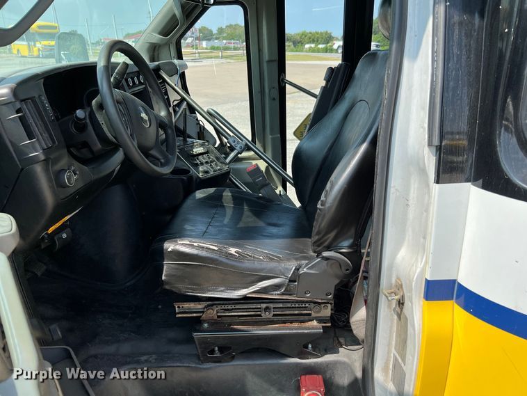 image for item LF9361 2017 Chevrolet Express G4500  shuttle bus