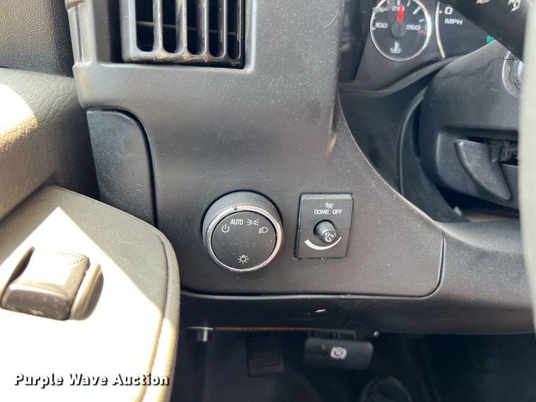 image for item LF9361 2017 Chevrolet Express G4500  shuttle bus