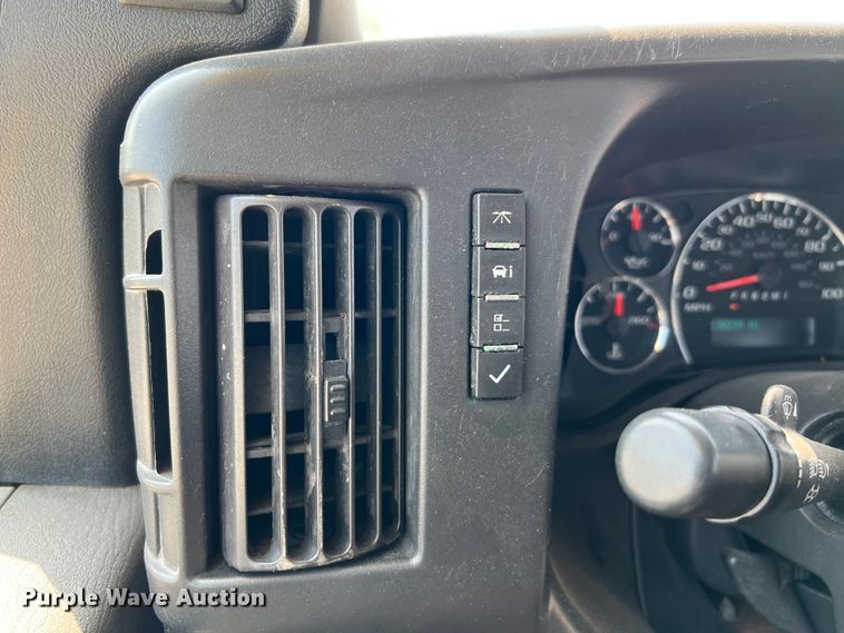 image for item LF9361 2017 Chevrolet Express G4500  shuttle bus