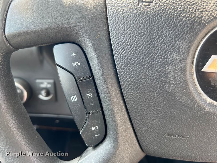 image for item LF9361 2017 Chevrolet Express G4500  shuttle bus