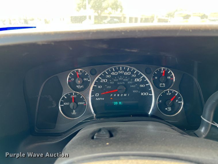 image for item LF9361 2017 Chevrolet Express G4500  shuttle bus