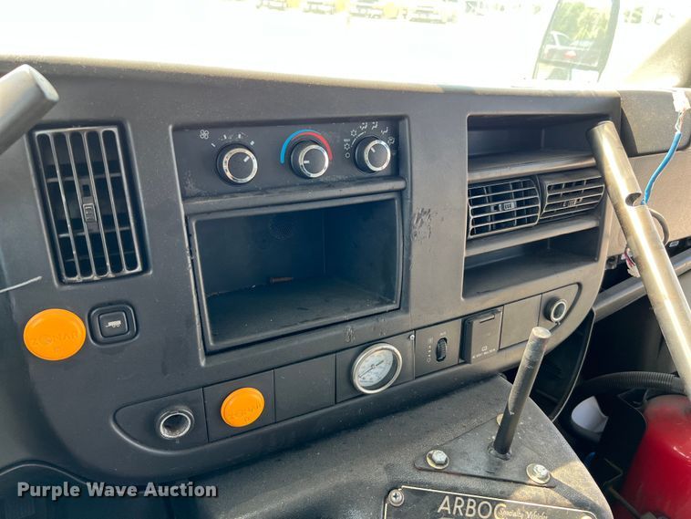 image for item LF9361 2017 Chevrolet Express G4500  shuttle bus