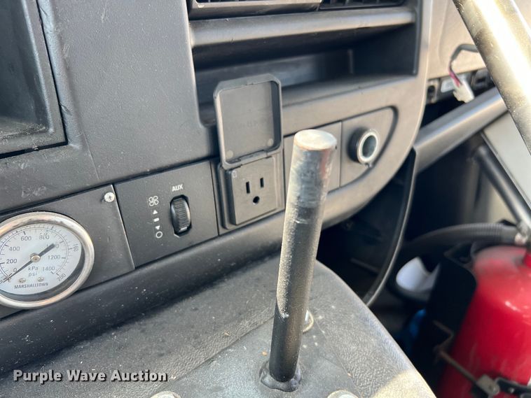 image for item LF9361 2017 Chevrolet Express G4500  shuttle bus