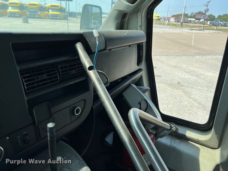 image for item LF9361 2017 Chevrolet Express G4500  shuttle bus