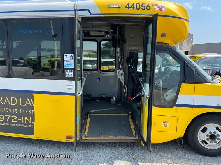 image for item LF9361 2017 Chevrolet Express G4500  shuttle bus