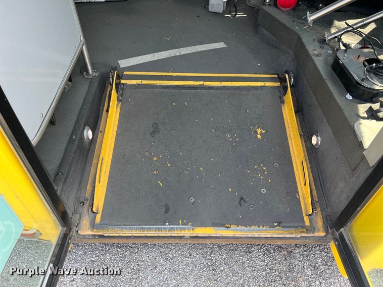 image for item LF9361 2017 Chevrolet Express G4500  shuttle bus