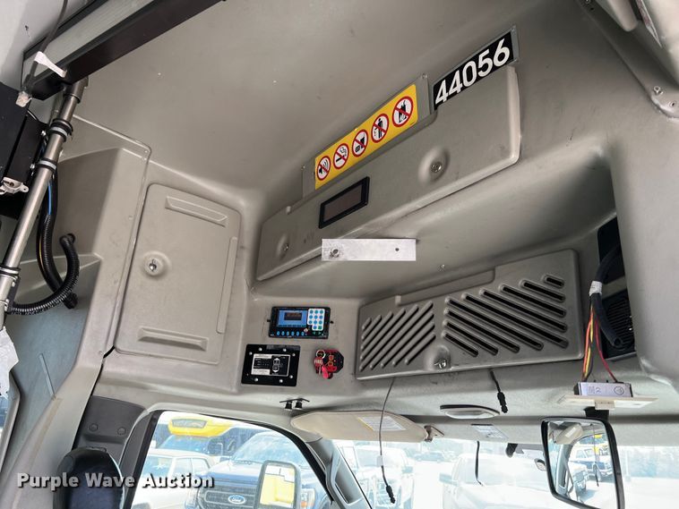 image for item LF9361 2017 Chevrolet Express G4500  shuttle bus