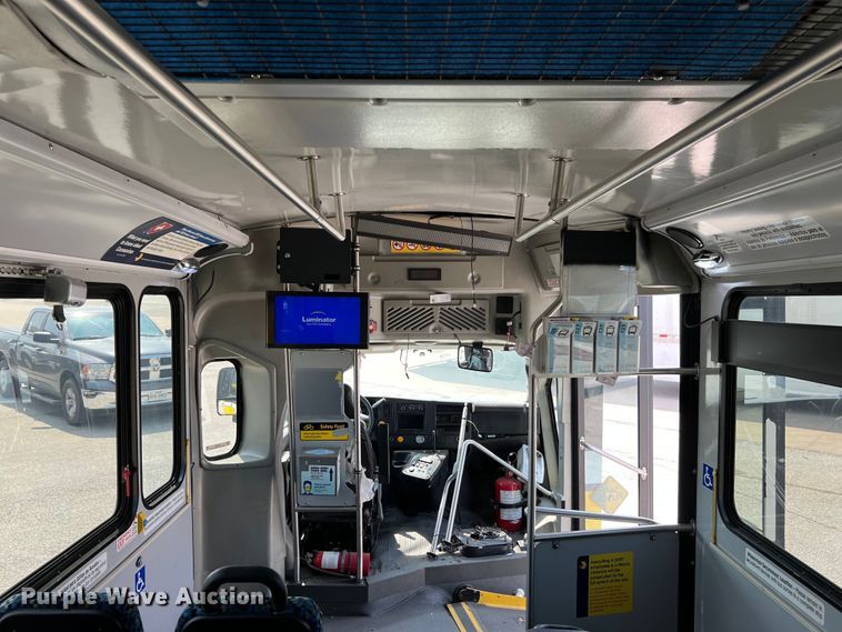 image for item LF9361 2017 Chevrolet Express G4500  shuttle bus