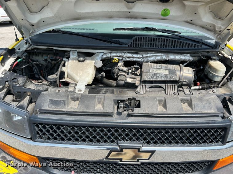 image for item LF9361 2017 Chevrolet Express G4500  shuttle bus