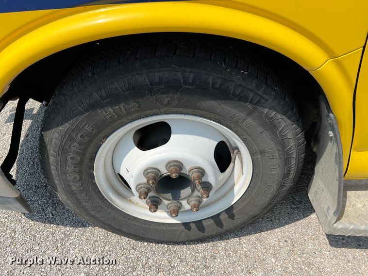 image for item LF9361 2017 Chevrolet Express G4500  shuttle bus