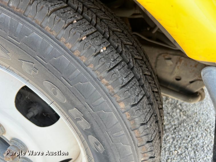 image for item LF9361 2017 Chevrolet Express G4500  shuttle bus