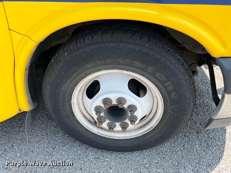 image for item LF9361 2017 Chevrolet Express G4500  shuttle bus