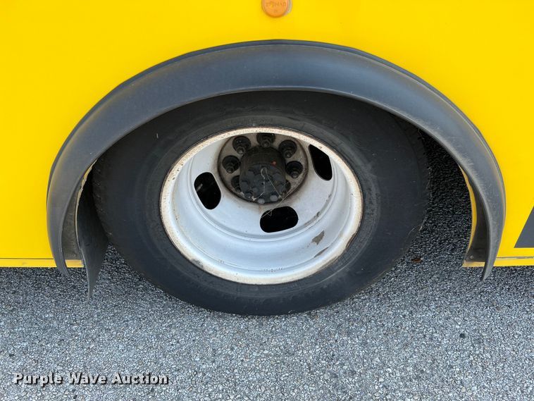 image for item LF9361 2017 Chevrolet Express G4500  shuttle bus