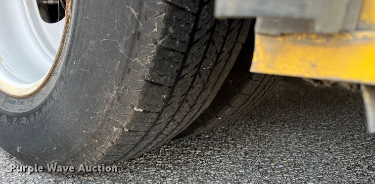 image for item LF9361 2017 Chevrolet Express G4500  shuttle bus