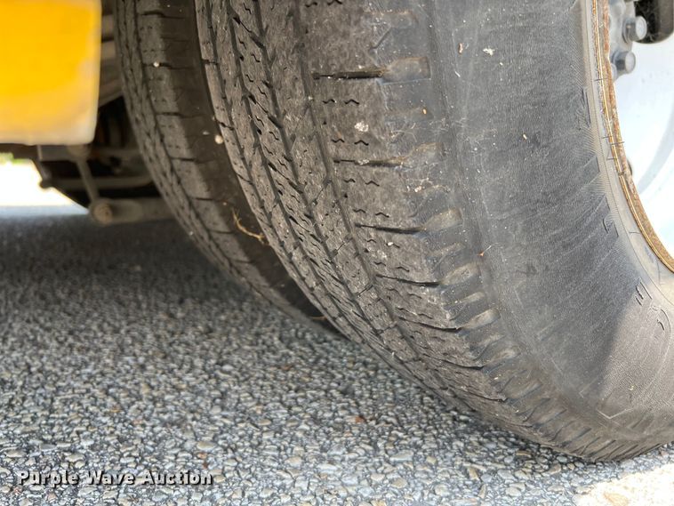 image for item LF9361 2017 Chevrolet Express G4500  shuttle bus