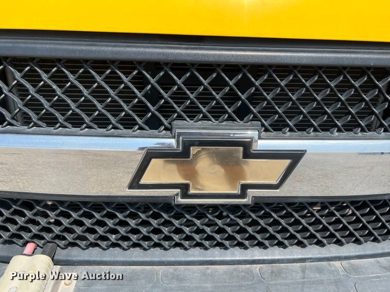 image for item LF9361 2017 Chevrolet Express G4500  shuttle bus