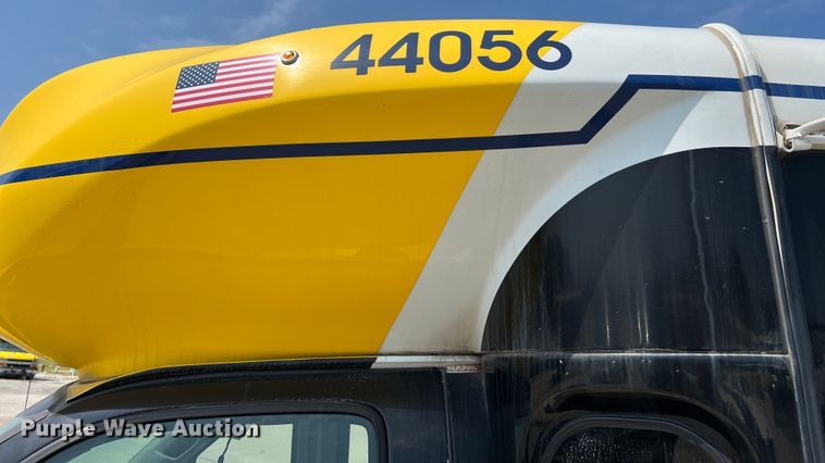 image for item LF9361 2017 Chevrolet Express G4500  shuttle bus