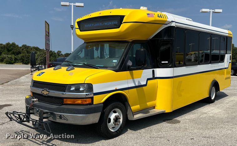 image for item LF9362 2018 Chevrolet Express G4500  shuttle bus