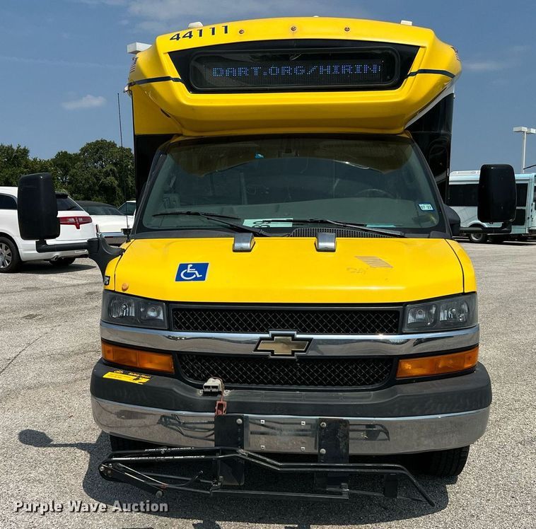 image for item LF9362 2018 Chevrolet Express G4500  shuttle bus