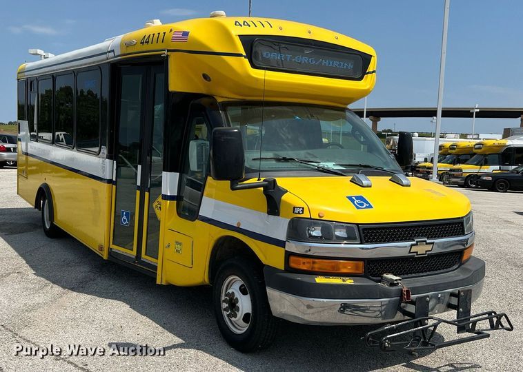 image for item LF9362 2018 Chevrolet Express G4500  shuttle bus