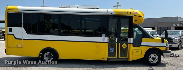 image for item LF9362 2018 Chevrolet Express G4500  shuttle bus