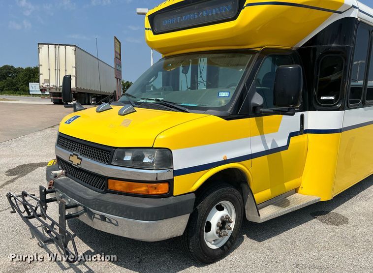 image for item LF9362 2018 Chevrolet Express G4500  shuttle bus