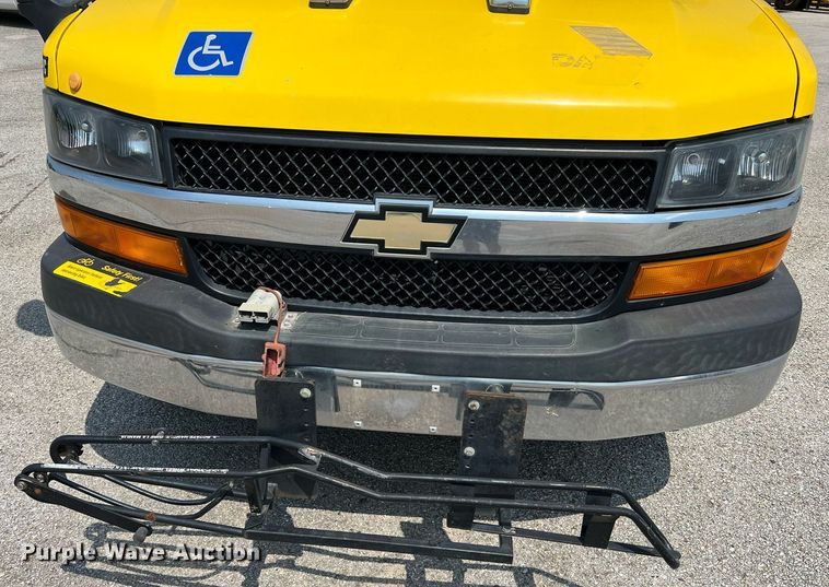 image for item LF9362 2018 Chevrolet Express G4500  shuttle bus