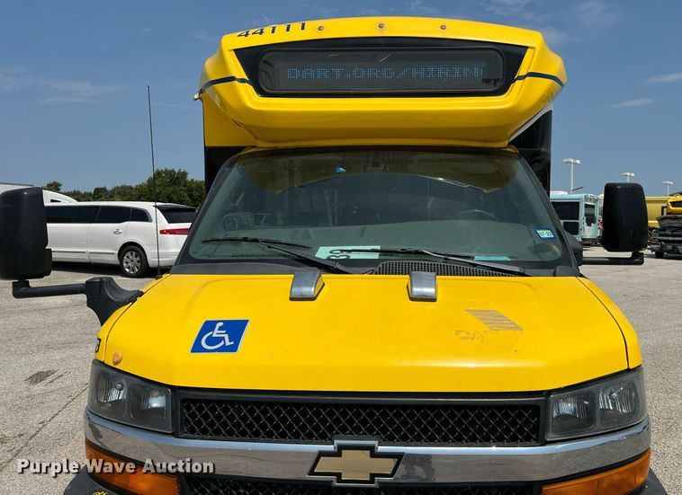 image for item LF9362 2018 Chevrolet Express G4500  shuttle bus