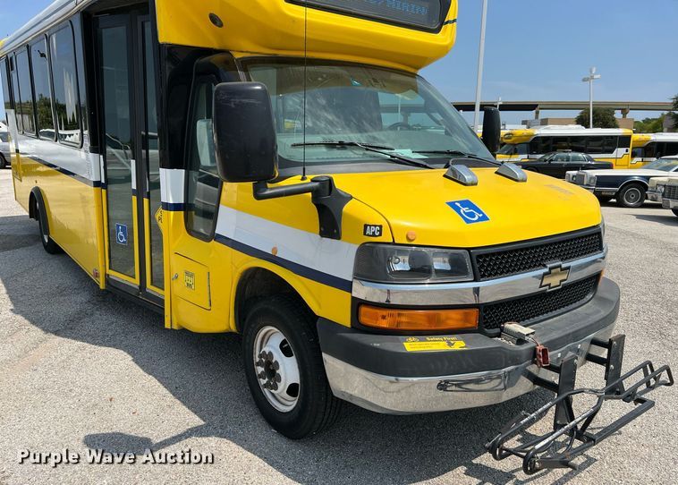 image for item LF9362 2018 Chevrolet Express G4500  shuttle bus