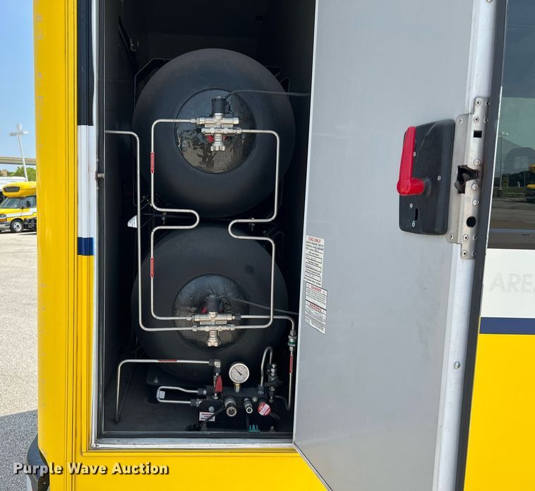 image for item LF9362 2018 Chevrolet Express G4500  shuttle bus