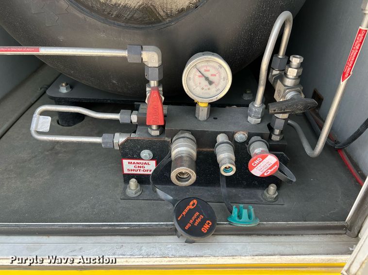 image for item LF9362 2018 Chevrolet Express G4500  shuttle bus