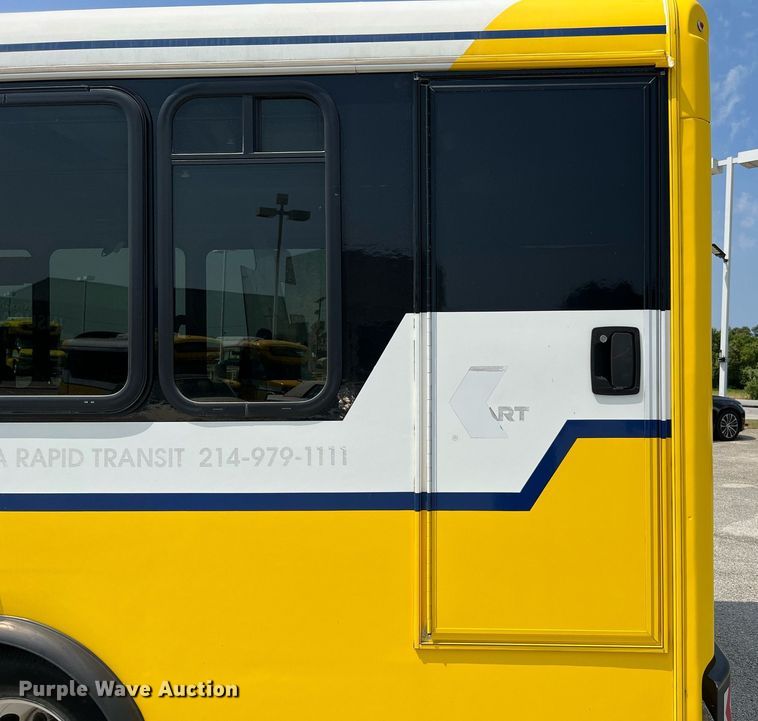 image for item LF9362 2018 Chevrolet Express G4500  shuttle bus