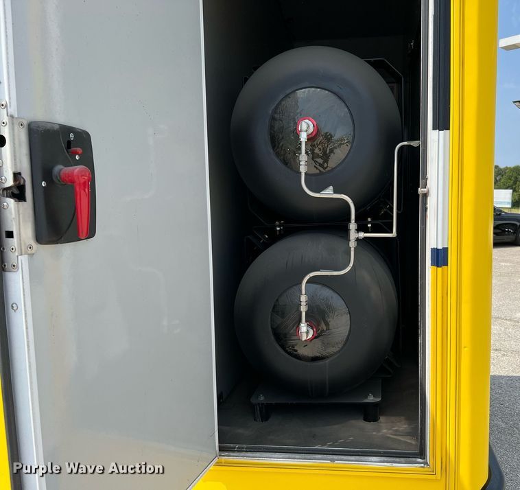 image for item LF9362 2018 Chevrolet Express G4500  shuttle bus