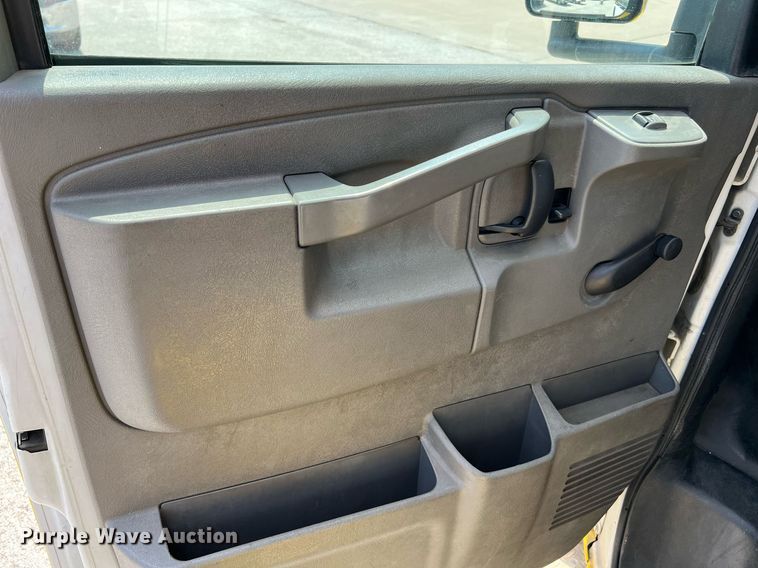 image for item LF9362 2018 Chevrolet Express G4500  shuttle bus