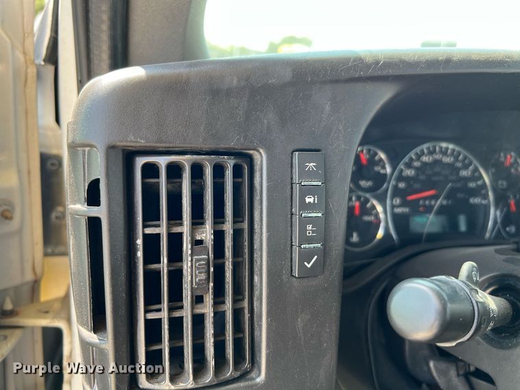 image for item LF9362 2018 Chevrolet Express G4500  shuttle bus