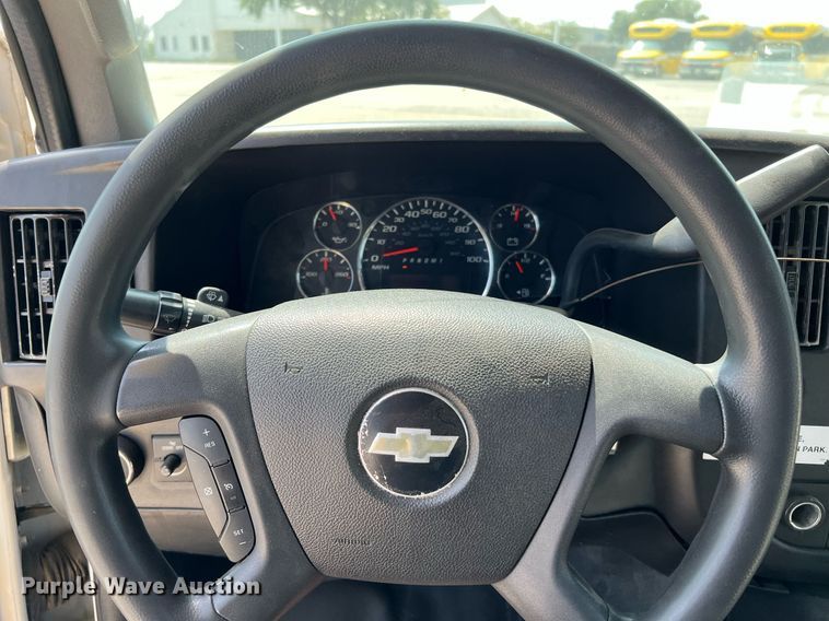 image for item LF9362 2018 Chevrolet Express G4500  shuttle bus