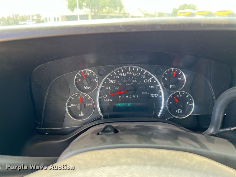 image for item LF9362 2018 Chevrolet Express G4500  shuttle bus