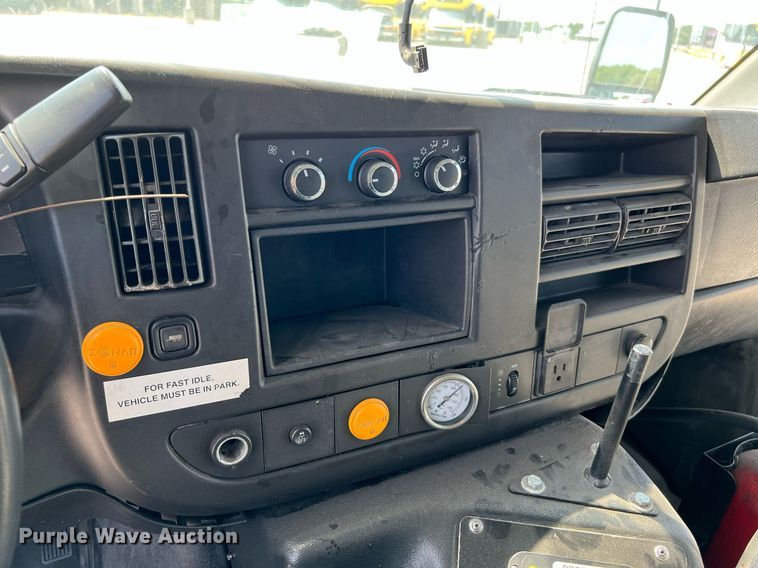 image for item LF9362 2018 Chevrolet Express G4500  shuttle bus