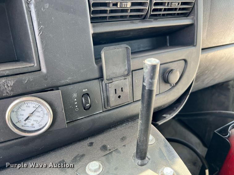 image for item LF9362 2018 Chevrolet Express G4500  shuttle bus