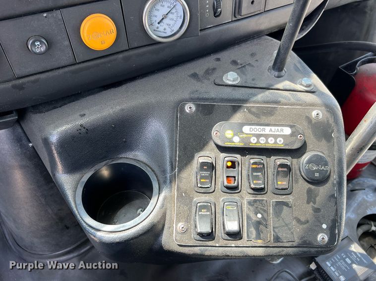 image for item LF9362 2018 Chevrolet Express G4500  shuttle bus